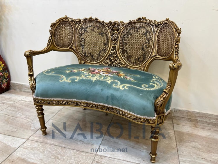 كنبة انتيك ظهر كانيه مرسوم - كنبة انتيك دهب مترب ظهر كانيه مع قماش مشجر مصنعة من خشب الزان الاحمر المقاسات: W 50 CM * L 105 CM