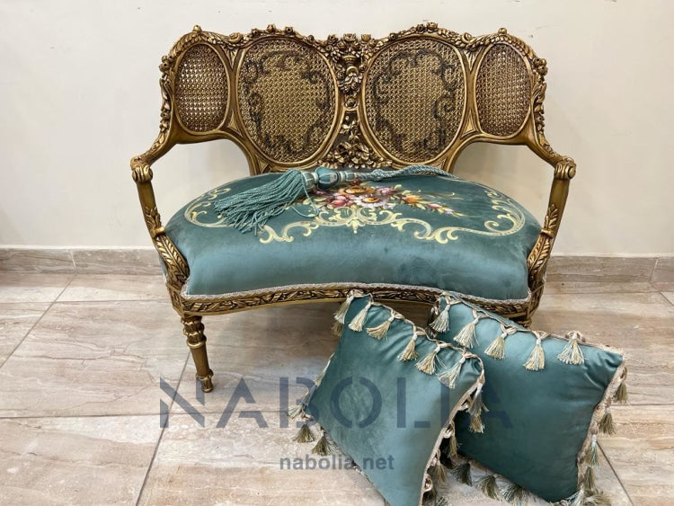كنبة انتيك ظهر كانيه مرسوم - كنبة انتيك دهب مترب ظهر كانيه مع قماش مشجر مصنعة من خشب الزان الاحمر المقاسات: W 50 CM * L 105 CM