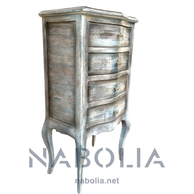 كمود أنتيك صغير بتصميم كلاسيكي وأربع أدراج - كمود أنتيك أنيق مصنوع من أفضل أنواع الأخشاب الطبيعية، بتشطيب يدوي مميز بلمسة أنتيك تضيف له طابع كلاسيكي فريد. يتميز بأربع أدراج عملية بتصميم منحني ناعم ومقابض نحاسية أنيقة، مما يجعله مثاليًا للاستخدام في غرف النوم أو كقطعة ديكور جانبية تضيف لمسة دفء وأناقة للمكان. الخامةخشب طبيعي – دهانات أنتيك يدوية المقاساتالعرض 40 سم × العمق 30 سم × الارتفاع 75 سم