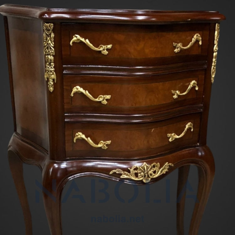 كومود لوكانز -  كومود لوكانز من الخشب الطبيعي تلاتة درج مشغول بالنحاس اليدوي وزجاج المقاسات: W 50 CM * L 70 CM