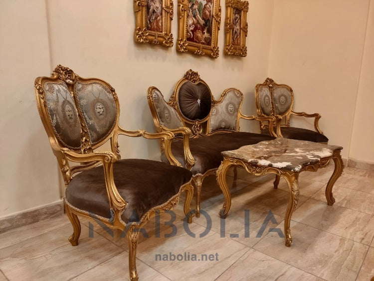 ميني صالون العيون - ميني صالون العيون مكون من كنبة واتنين فوتيه وترابيزة مصنع من خشب الزان الاحمر و الدهان دهب متأكسد و القماش قطيفة سادة في شانيليا