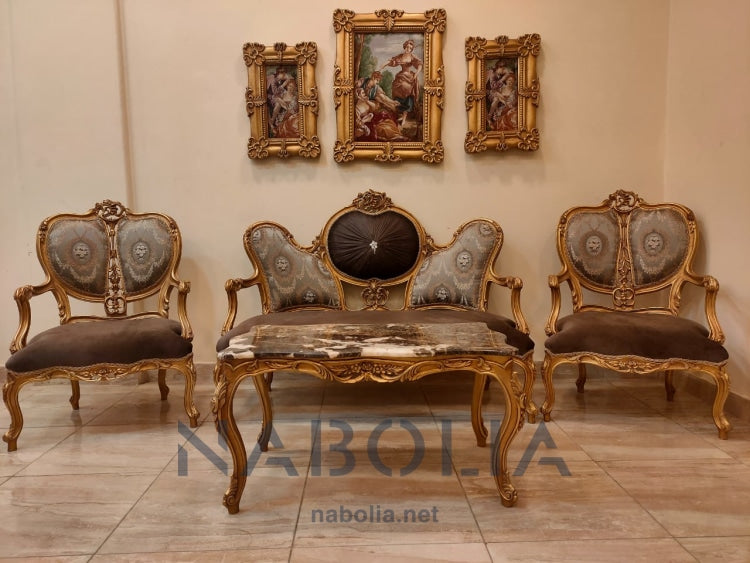 ميني صالون العيون - ميني صالون العيون مكون من كنبة واتنين فوتيه وترابيزة مصنع من خشب الزان الاحمر و الدهان دهب متأكسد و القماش قطيفة سادة في شانيليا