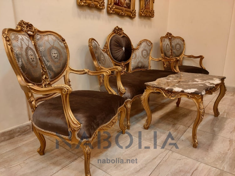ميني صالون العيون - ميني صالون العيون مكون من كنبة واتنين فوتيه وترابيزة مصنع من خشب الزان الاحمر و الدهان دهب متأكسد و القماش قطيفة سادة في شانيليا