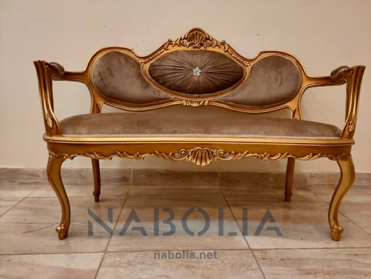 ميني صالون ارابيا - ميني صالون ارابيا مكون من كنبة واتنين فوتيه وترابيزة مصنع من خشب الزان الاحمر و الدهان دهب متأكسد و القماش قطيفة سادة في جوبلان