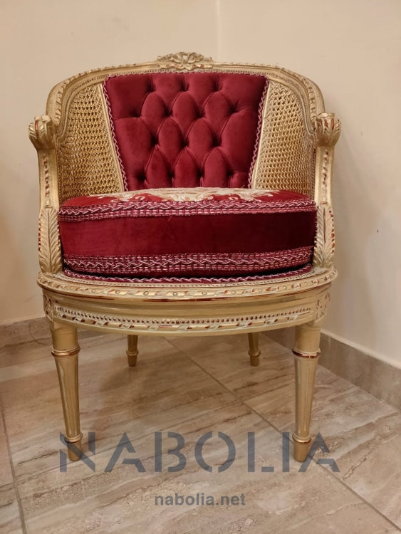 ميني صالون اوفال - ميني صالون اوفال مكون من كنبة واتنين فوتيه وترابيزة مصنع من خشب الزان الاحمر و الدهان دهب مترب ومحبر و القماش قطيفة سادة في جوبلان