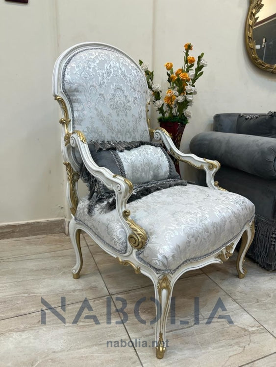 ميني صالون كنبة واتنين فوتيه - طقم مكون من كنبة مغلفة مصنعة من خشب الزان و القماش القطيفة الرمادي و اتنين فوتيه لاكيه في دهب