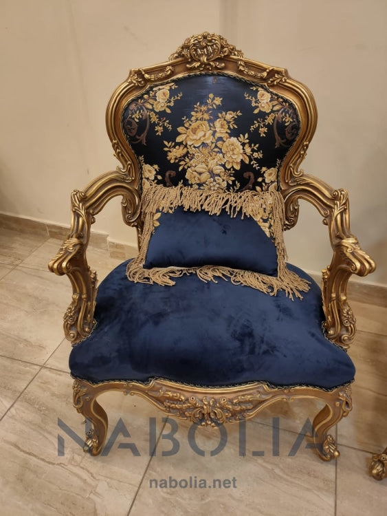 ميني صالون روز بلو - ميني صالون روز بلو مكون من كنبة واتنين فوتيه وترابيزة مصنع من خشب الزان الاحمر و الدهان دهب متأكسد و القماش قطيفة سادة في شانليا