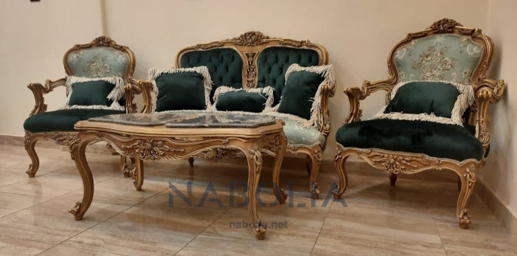 ميني صالون روز جرين - ميني صالون روز جرين مكون من كنبة واتنين فوتيه وترابيزة مصنع من خشب الزان الاحمر و الدهان دهب متأكسد و القماش قطيفة سادة في شانليا