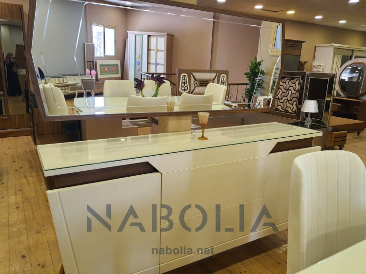 سفرة بوجاتي - سفرة بوجاتي مودرن لون بني فاتح في اوف وايت مصنعة من الاخشاب والقشرة الطبيعية والسفرة مكونة من : بوفيه 2 متر برواز معلق نيش 130 سنتميتر ترابيزة 2 * 1 متر ستة كراسي قماش قطيفة سادة