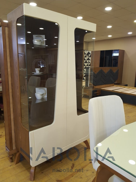 سفرة بوجاتي - سفرة بوجاتي مودرن لون بني فاتح في اوف وايت مصنعة من الاخشاب والقشرة الطبيعية والسفرة مكونة من : بوفيه 2 متر برواز معلق نيش 130 سنتميتر ترابيزة 2 * 1 متر ستة كراسي قماش قطيفة سادة