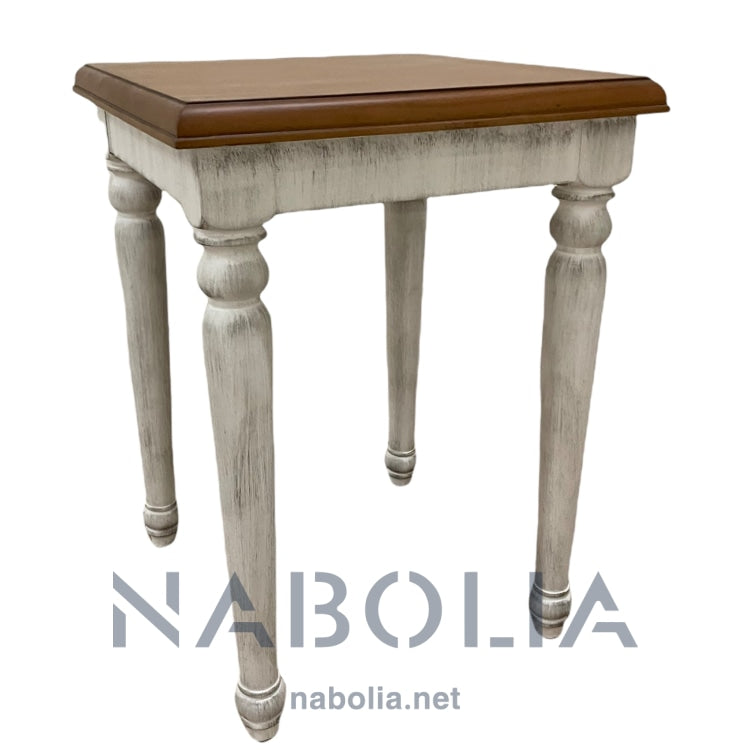 ترابيزة كورنر خشب زان بتشطيب أنتيك - ترابيزة جانبية أنيقة بتصميم بسيط وراقي، مصنوعة من خشب الزان الروماني المجفف لضمان القوة والتحمل. تشطيب دهان لاكيه أنتيك ببوليستر عالي الجودة، بيمنحها مظهر كلاسيكي متجانس مع أي ديكور مودرن أو كلاسيك قطعة مثالية للاستخدام بجانب الكنب أو كزاوية ديكورية في غرف المعيشة والنوم الخاماتخشب زان روماني مجففدهان بوليستر في لاكيه أنتيك المقاساتالعرض: 55 سمالارتفاع: 70 سمالعمق: 55 سم