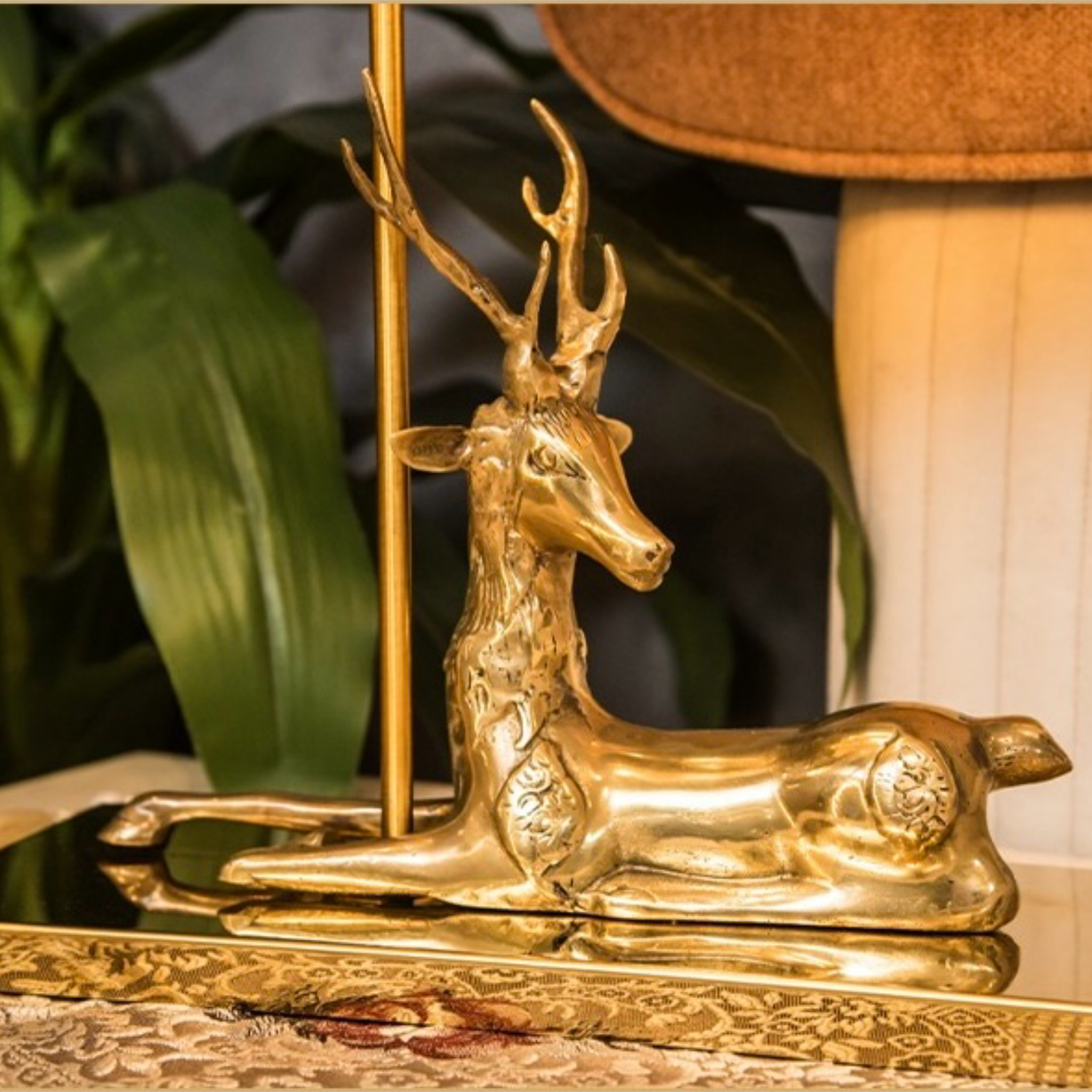 Golden Gazzelle table lamp