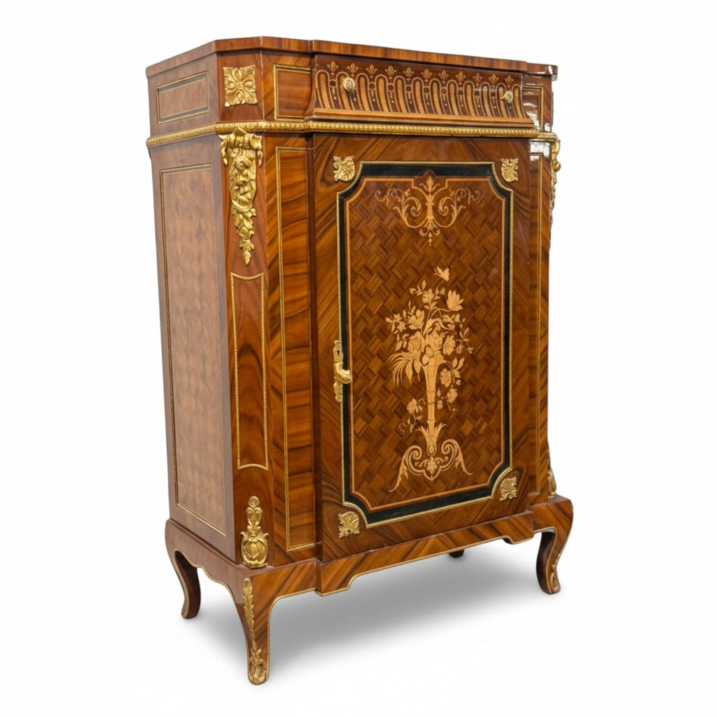 جزامة أنتيك ماركتريه وتطعيمات نحاس بأربع رفوف