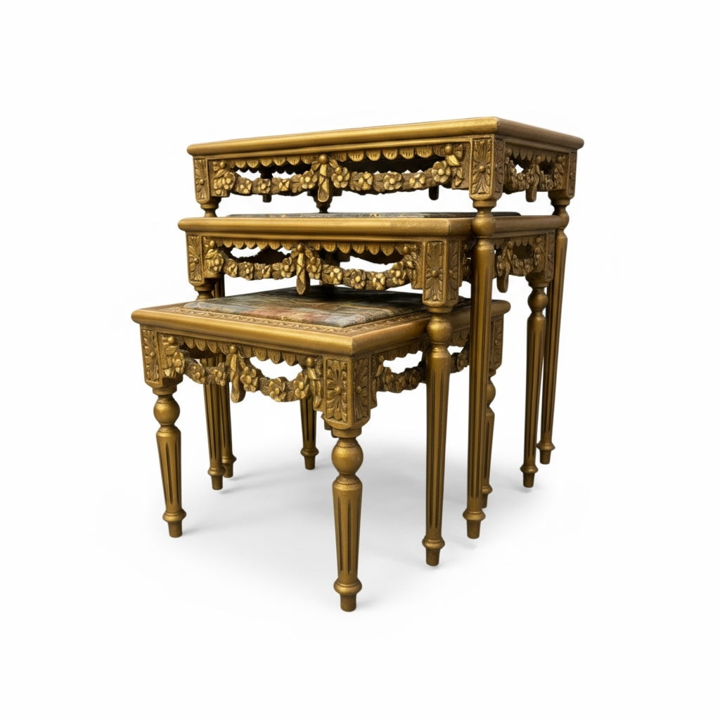 طقم ترابيزات كلاسيك ثلاثي متداخل بقرصة رخام – تشطيب دهبي مترب