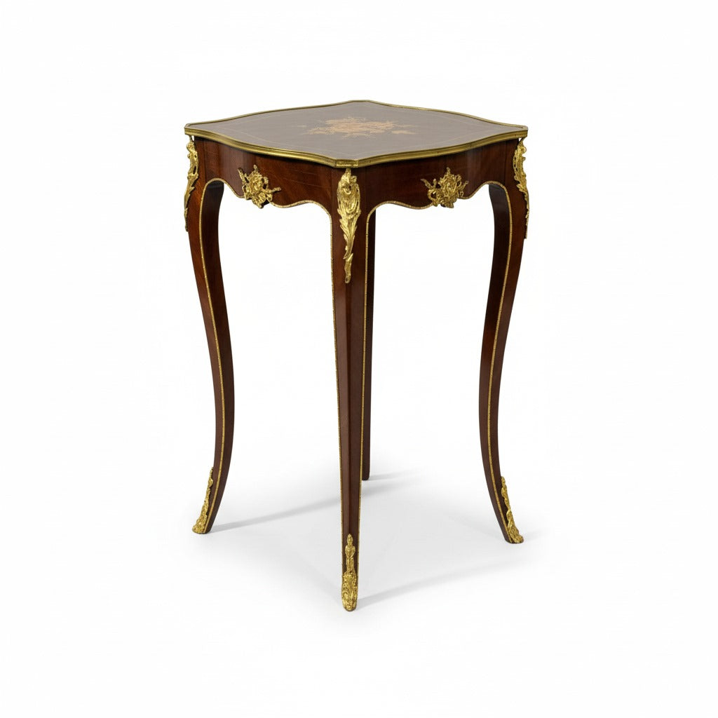 ترابيزة جانبية كلاسيك مطعّمة بالنحاس