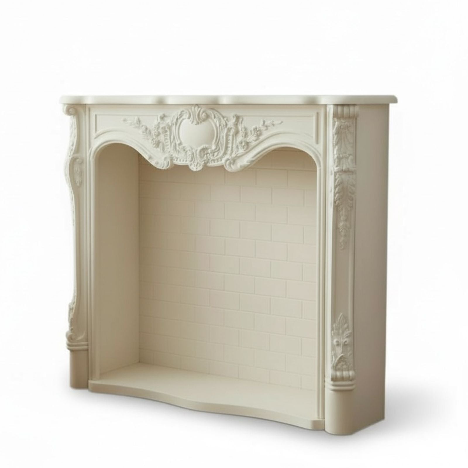 مدفأة كلاسيك فاخرة بحفر بارز وتصميم أنيق فرنسي