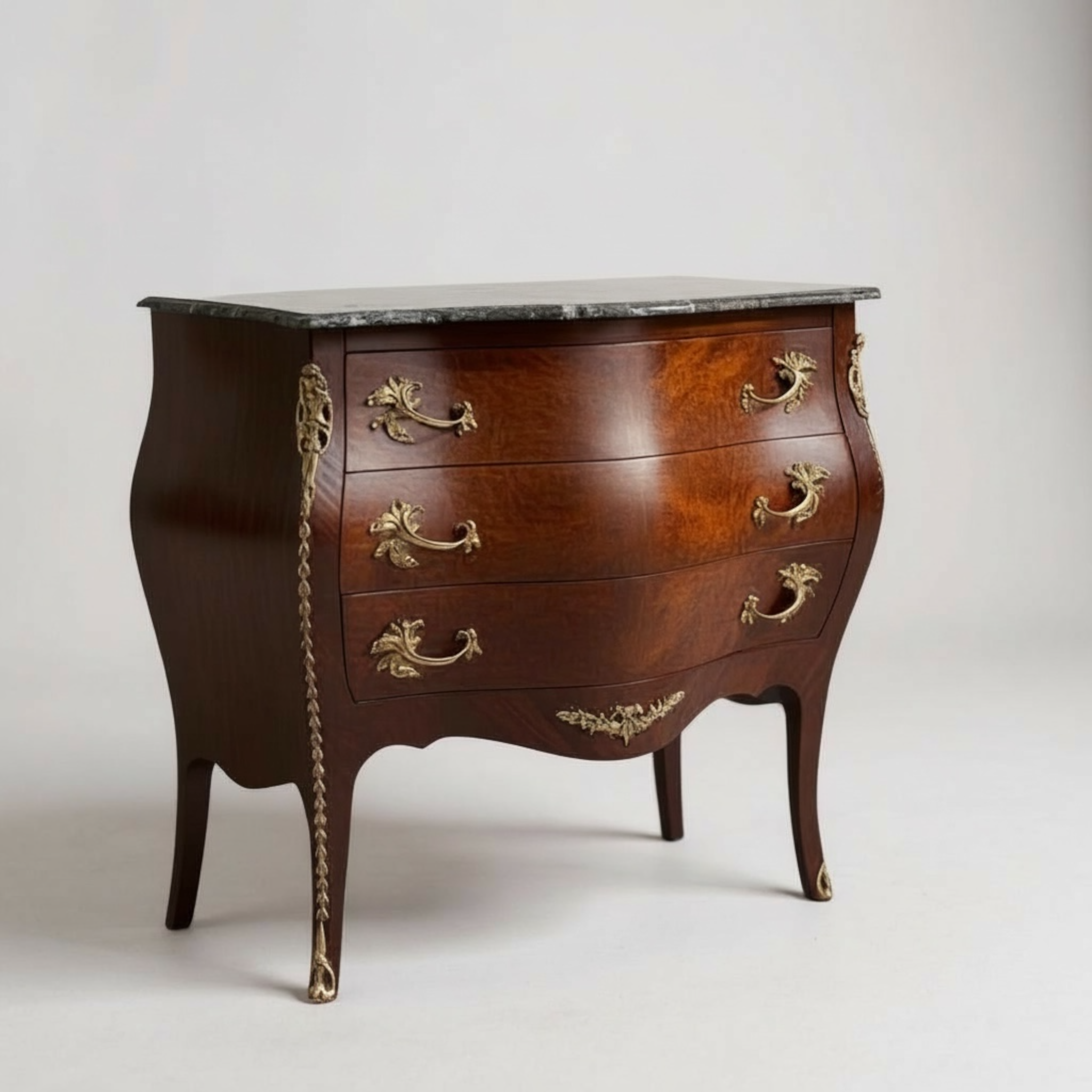 بايوه كلاسيك ٣ أدراج بتفاصيل نحاس يدوي