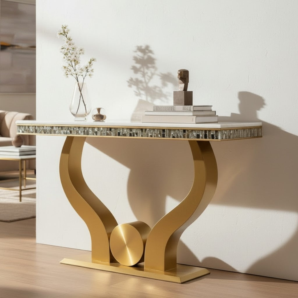 كونسول مدخل مودرن بقاعدة معدنية ذهبية وسطح مزخرف