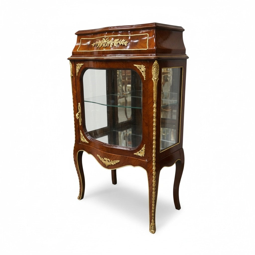 فاترينة أنتيك فاخرة مطعمة بالنحاس بتصميم كلاسيكي أنيق