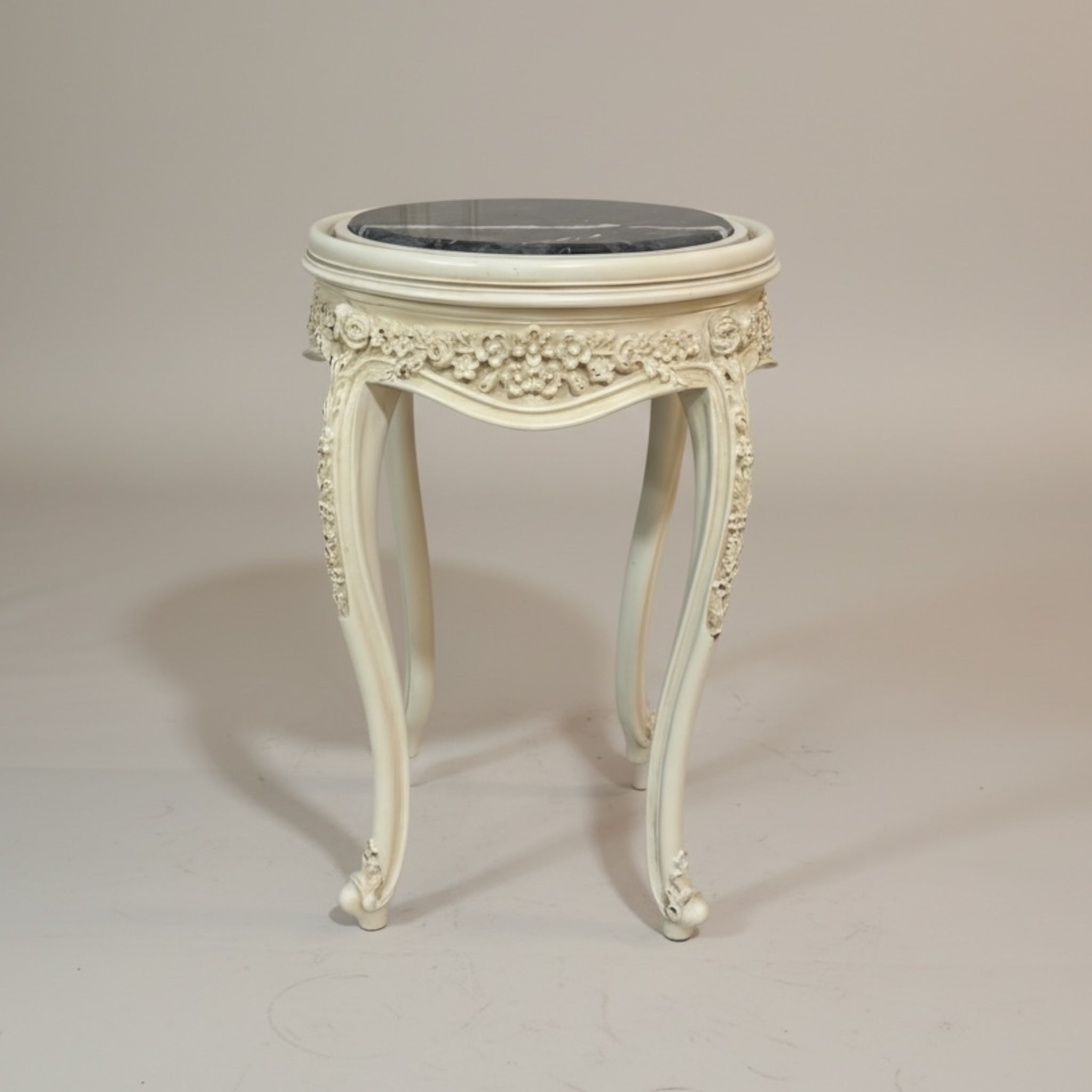 ترابيزة كورنر رخام اسود اسباني - Nabolia