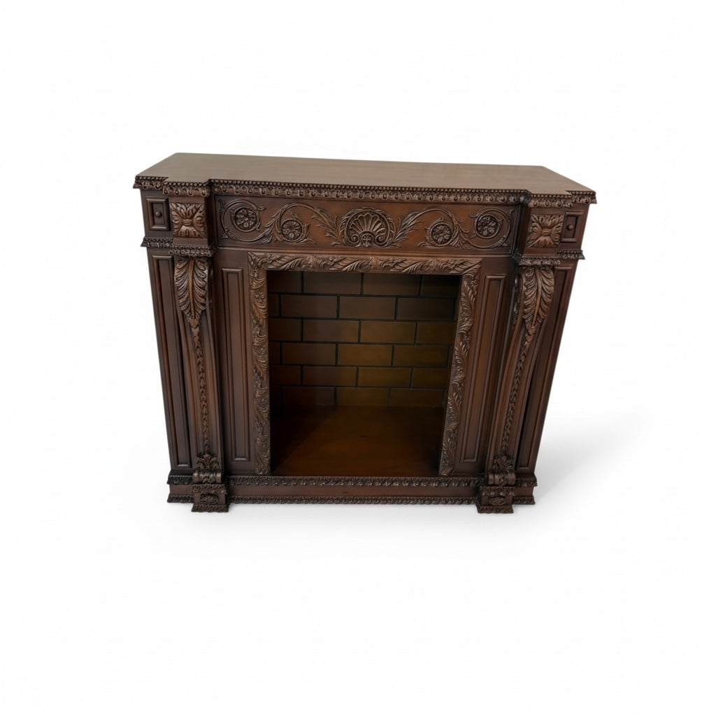 مدفأة كلاسيك أنيقة بحفر يدوي وتصميم فرنسي