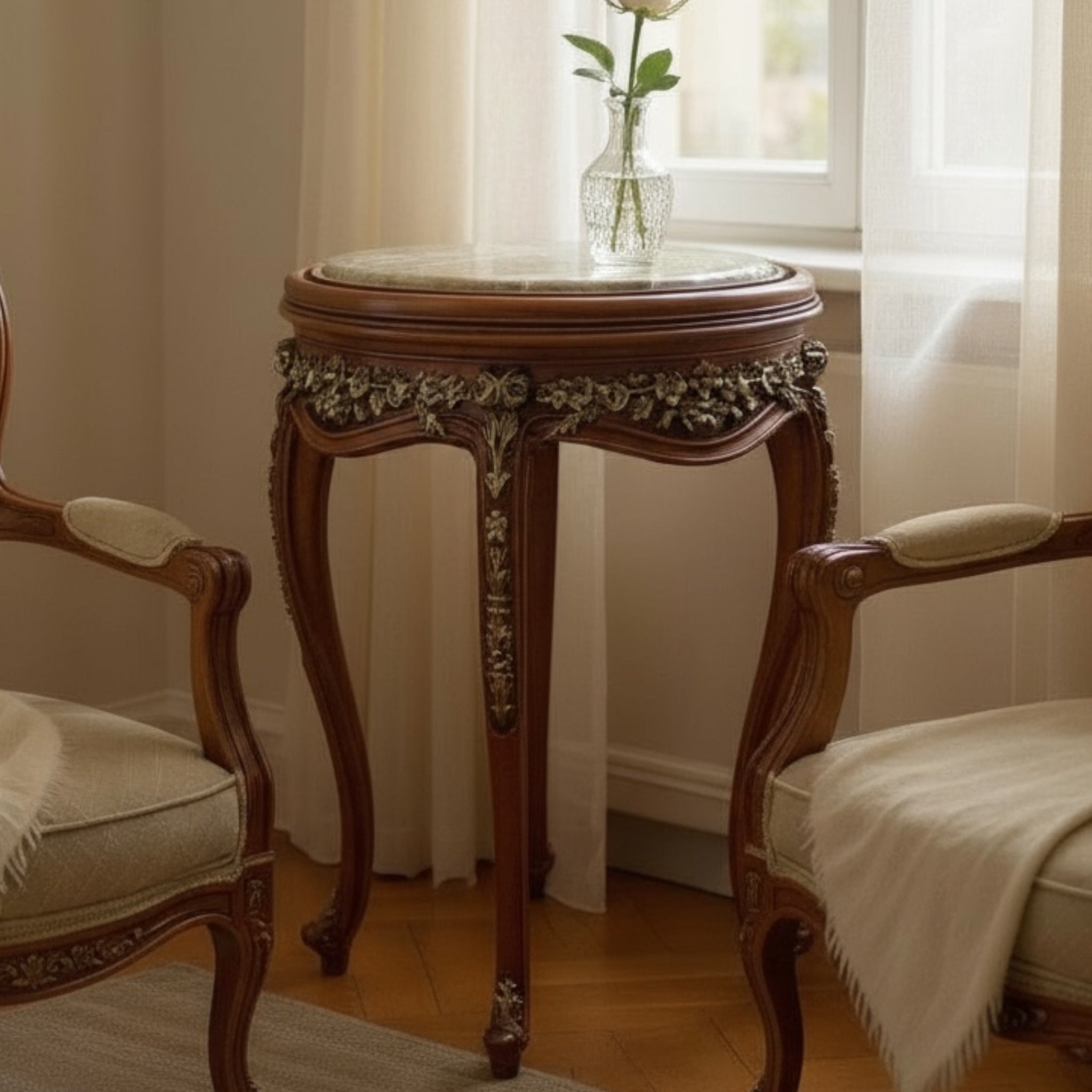 تربيزة جانبية كلاسيك – Natural Marble and a Touch of Classic Luxury