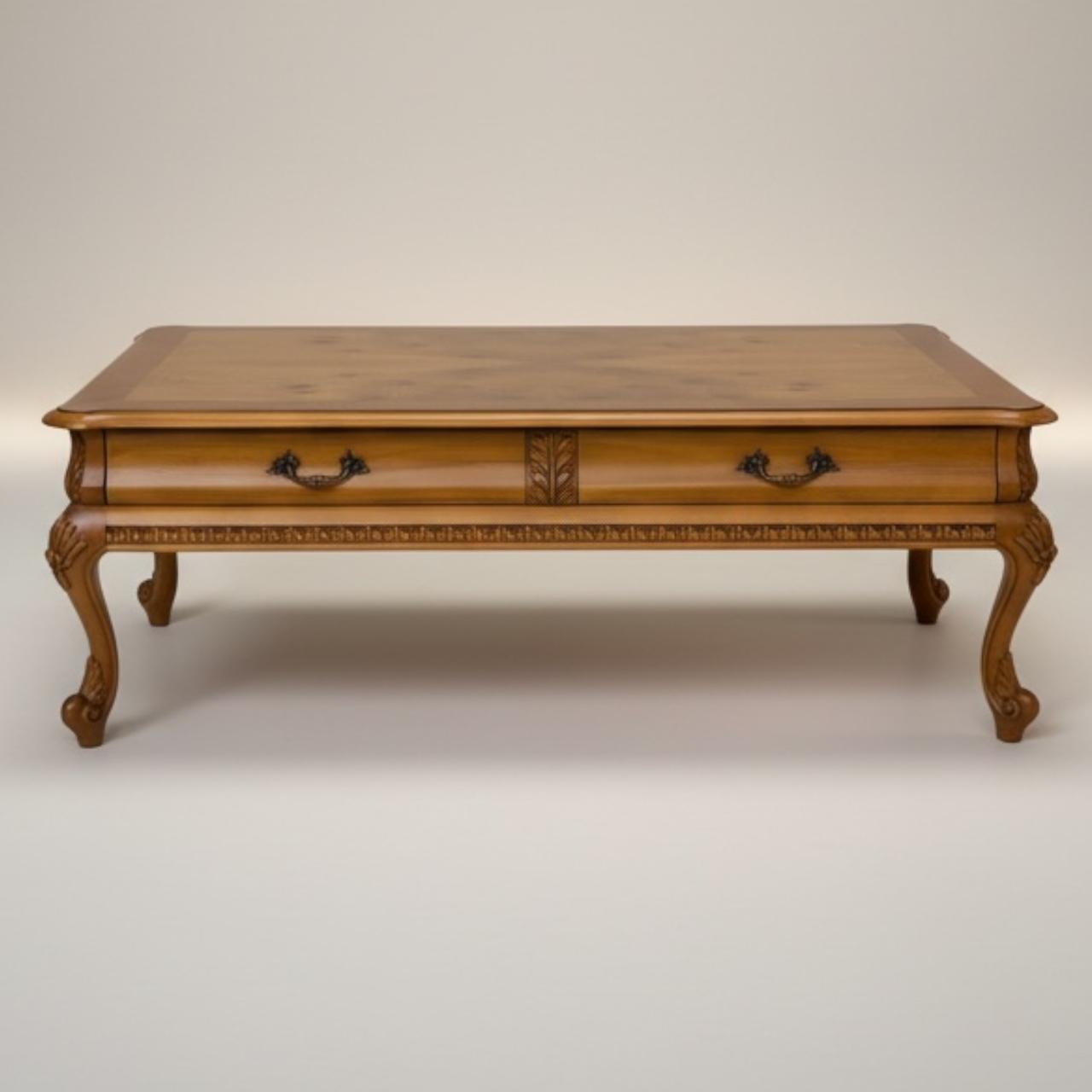 طاولة قهوة كلاسيك خشب طبيعي بتصميم أنيق وتفاصيل منحوتة