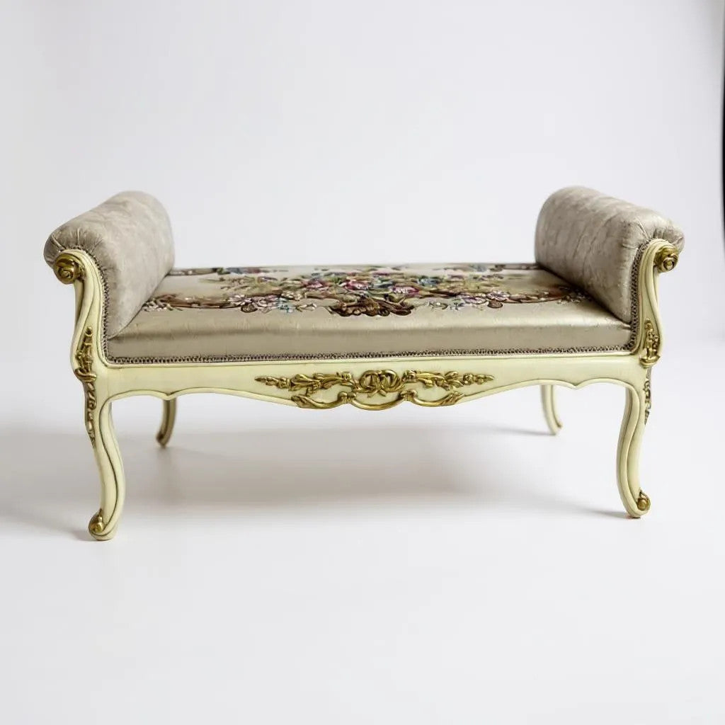 Gold banquet in lacquer