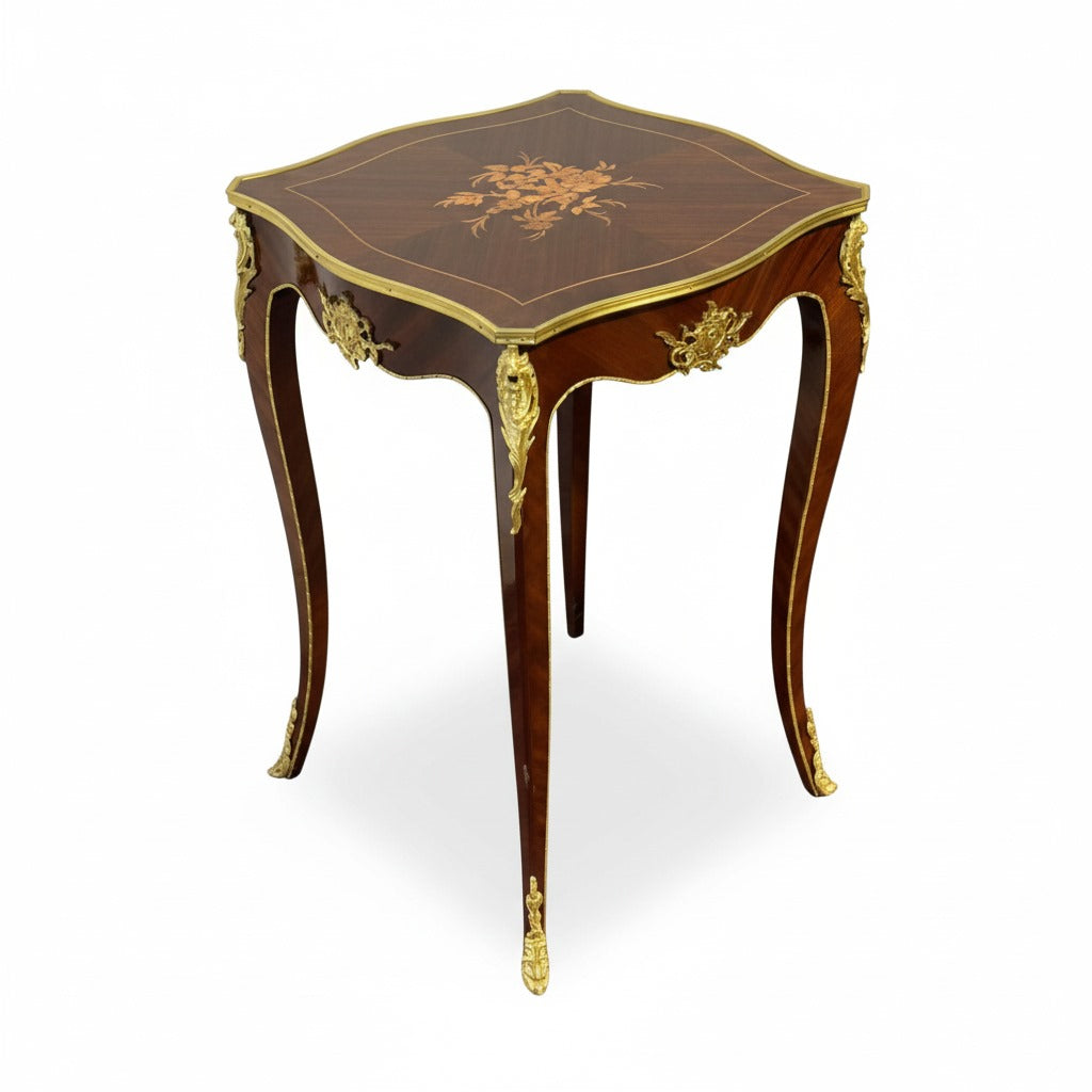 ترابيزة جانبية كلاسيك مطعّمة بالنحاس