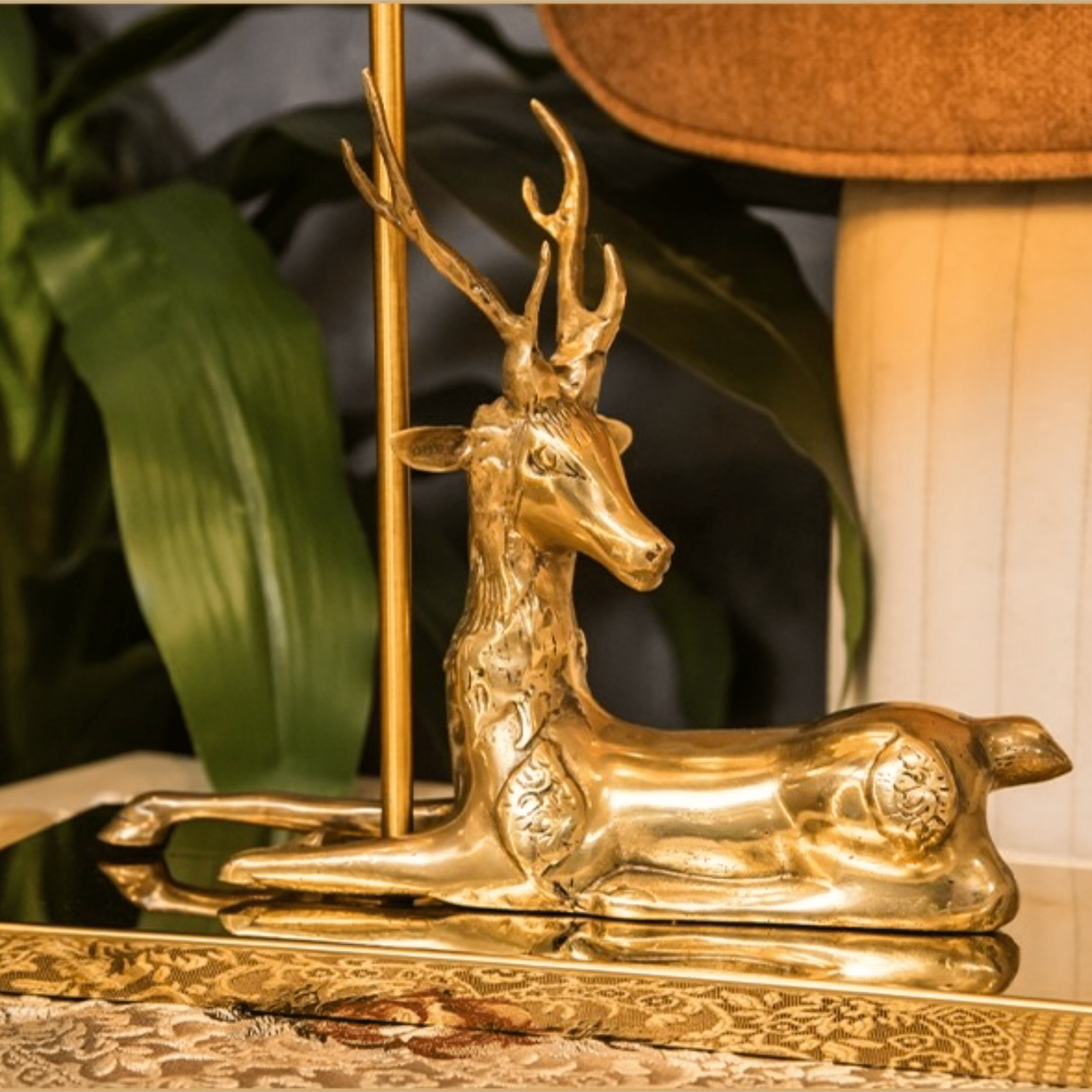 Golden Gazzelle table lamp - Nabolia