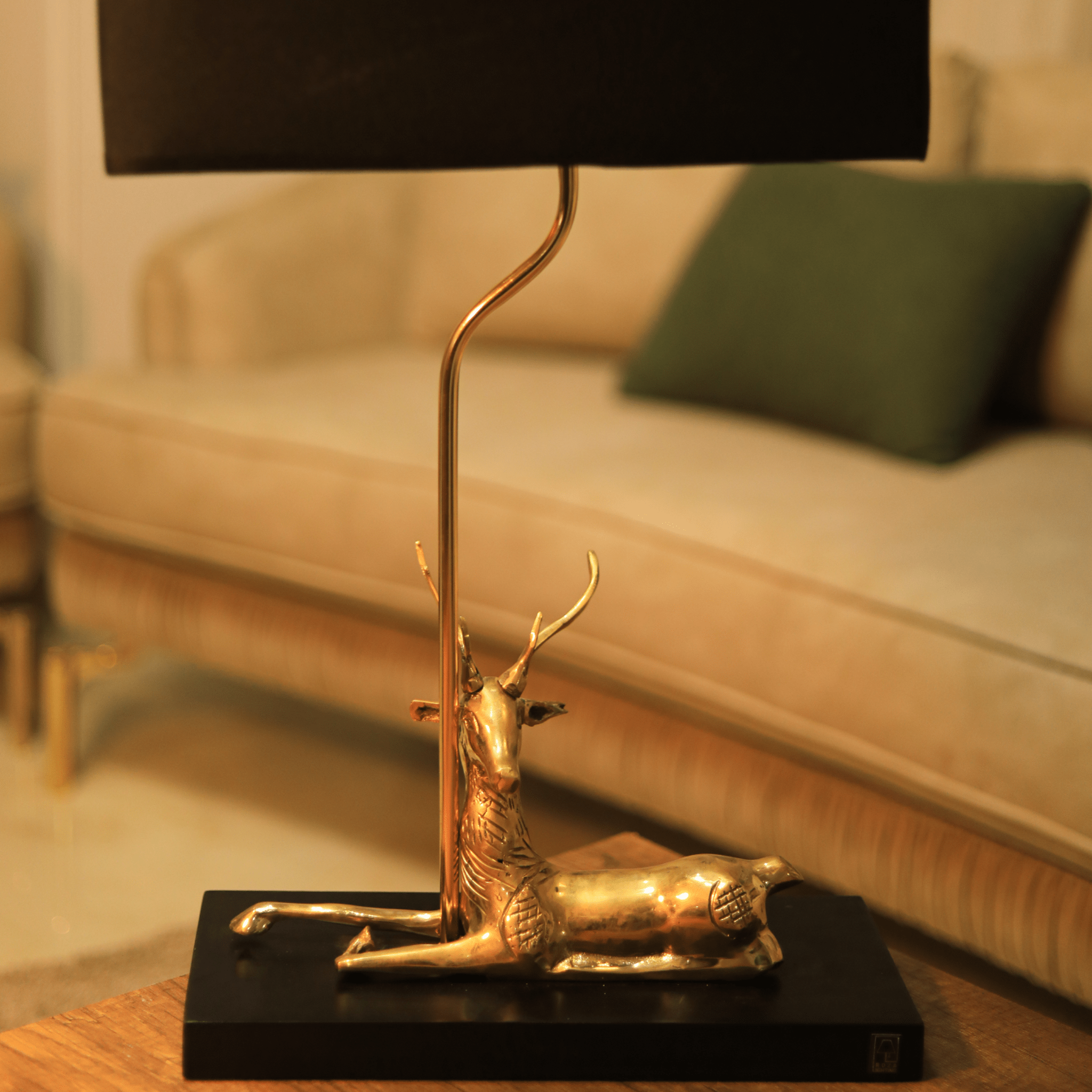 Golden Gazzelle table lamp - Nabolia